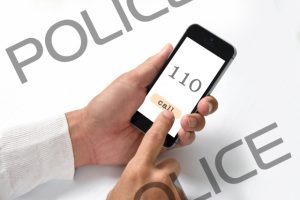 コンビニ警察を呼ぶ